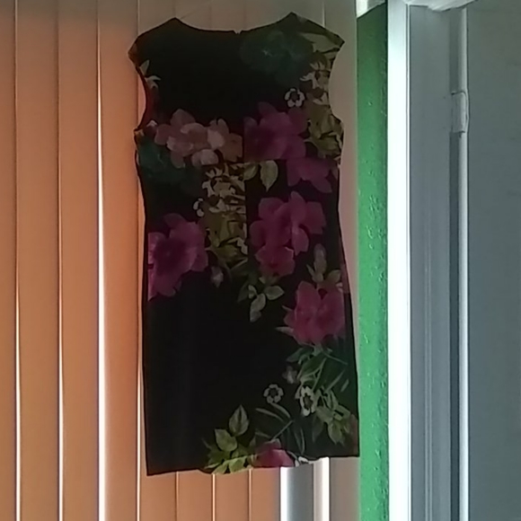 A RONNI NICOLE dress - Picture 2 of 2